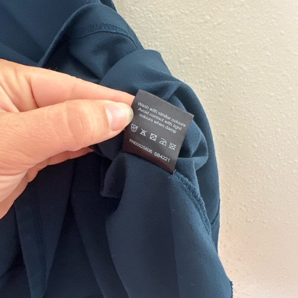 SWEATY BETTY Super Hero Cropped Muscle Tank - Picture 6 of 9